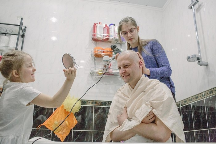 Павленко с супругой воспитывали двух дочерей и сына. Одна из девочек уже решила, что пойдет по стопам отца