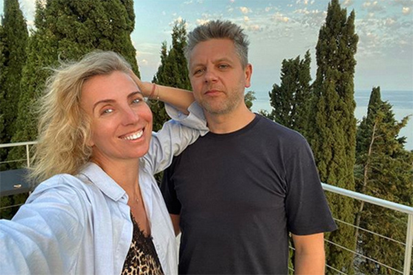 ...ну а Светлана в прошлом месяце вышла за Сергея Харченко