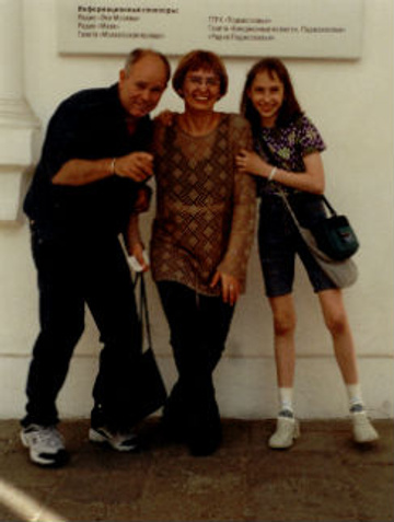 Впервые Светлана и Саша увидели Сэнди в Москве в июне 2002 года, а в октябре он вернулся, чтобы забрать их в Америку