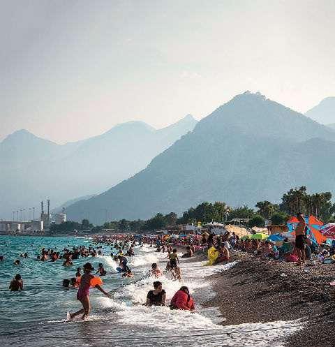 Из-за отсутствия авиасвязи между РФ и Египтом поток россиян в 2017-м хлынул на пляжи Турции