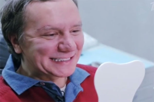 Стоматологи воплотили мечту Михаила о голливудской улыбке