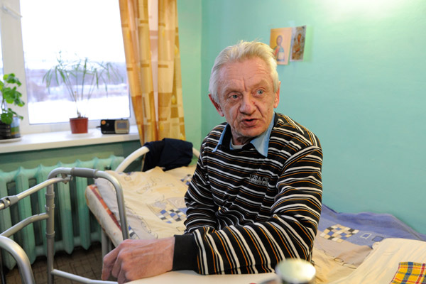 Василий скучает по Наташе, с которой они не видятся уже полгода, и надеется переехать к ней в интернат Василий скучает по Наташе, с которой они не видятся уже полгода, и надеется переехать к ней в интернат