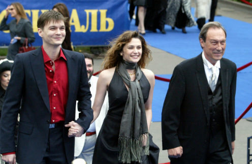 Олег Янковский с сыном Филиппом и его супругой Оксаной Фандерой