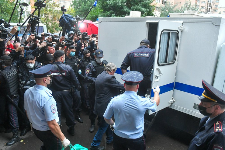 Год назад суд приговорил актера к восьми годам лишения свободы Год назад суд приговорил актера к восьми годам лишения свободы