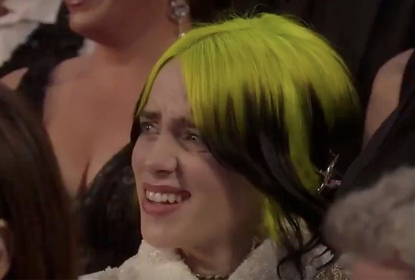 Выражение лица Айлиш во время церемонии вручения «Оскара» стало основой мема