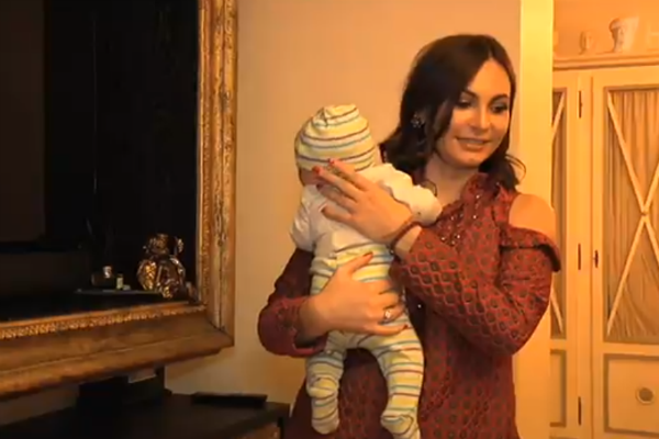Инна Жиркова с младенцем