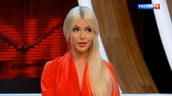 Алена Кравец считает, что ее дочери завидуют в школе Алена Кравец считает, что ее дочери завидуют в школе