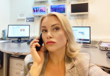 Бывшая редактор Первого канала Марина Овсянникова устроилась на работу в немецкое издание