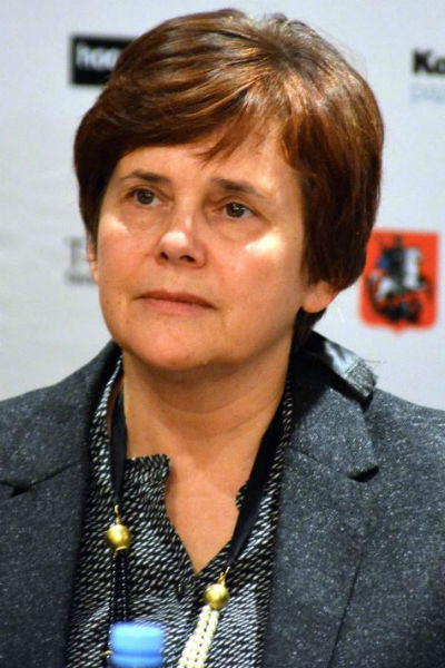 Ирина Дмитриевна является главным редактором журнала «Новое литературное обозрение»