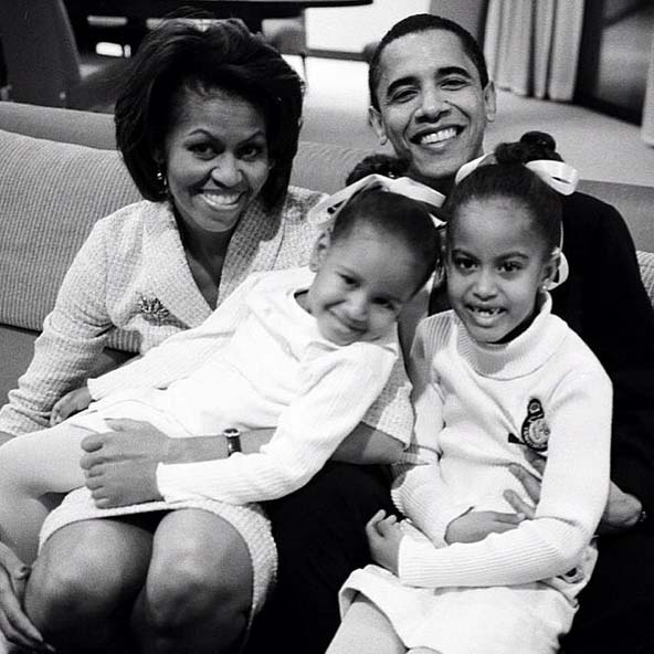 Президентская семья в полном составе. Судя по всему, Мишель обожает черно-белое фото