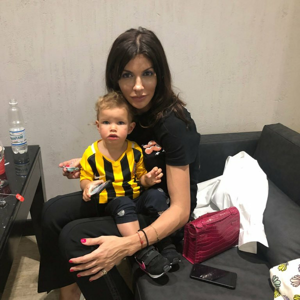 Алиса Аршавина с дочерью от футболиста
