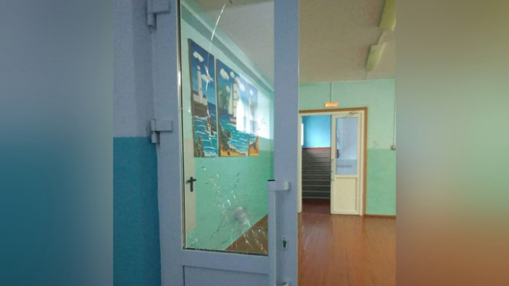 Губаев успел выстрелить в дверь и потолок