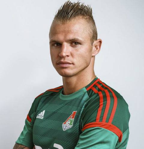 Тарасов вновь играет за уже ставший родным футбольный клуб Тарасов вновь играет за уже ставший родным футбольный клуб