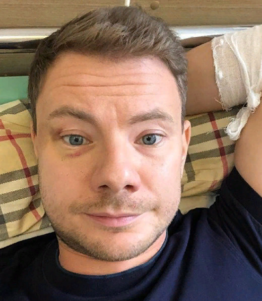 Андрей провел на больничной койке около месяца Андрей провел на больничной койке около месяца
