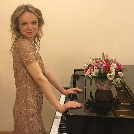 Виталина Романовская говорит, что разочаровалась в Джигарханяне после его публичных обвинений Виталина Романовская говорит, что разочаровалась в Джигарханяне после его публичных обвинений