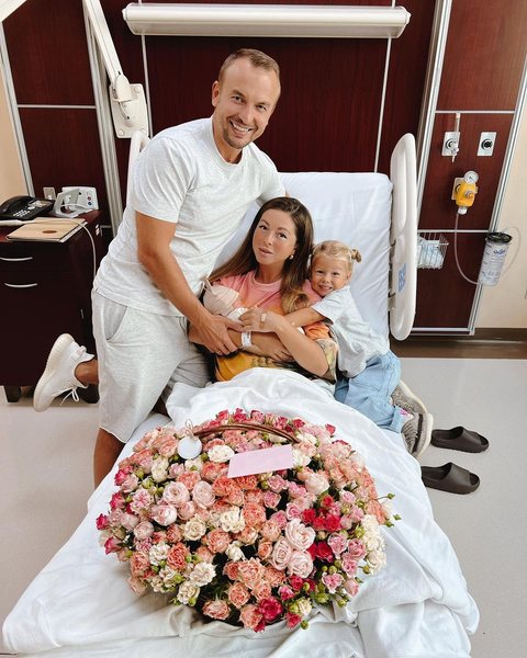 Певица с семьей покинула Россию Певица с семьей покинула Россию