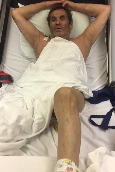Бари провел в больнице примерно две недели Бари провел в больнице примерно две недели