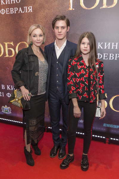 Марина Зудина с сыном Павлом и дочерью Марией