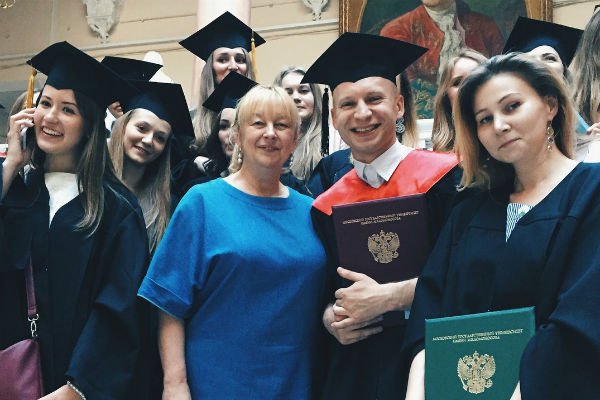 Недавно Роман закончил МГУ с красным дипломом