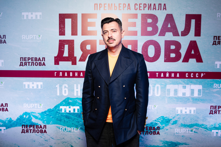 Дизайнер Денис Симачев создал капсульную коллекцию для сериала