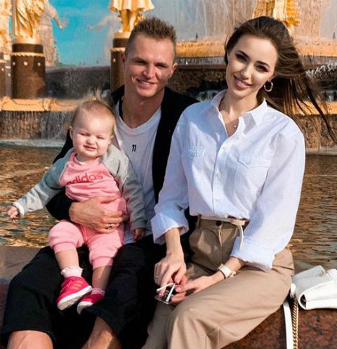Анастасия Костенко с Дмитрием Тарасовым и дочкой Миланой