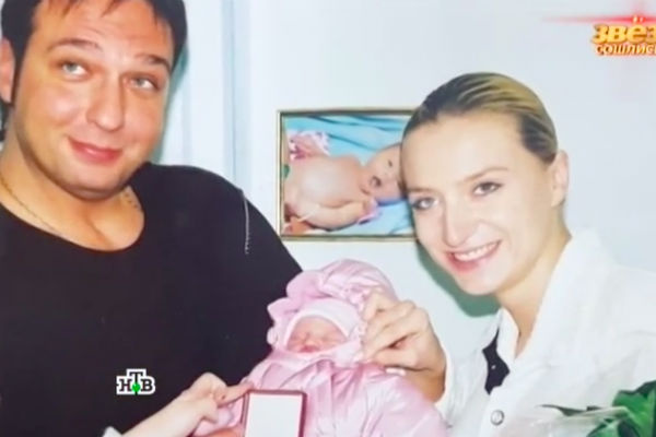 Ксения Бик с бывшим мужем Сергеем Коваленко в день выписки из роддома