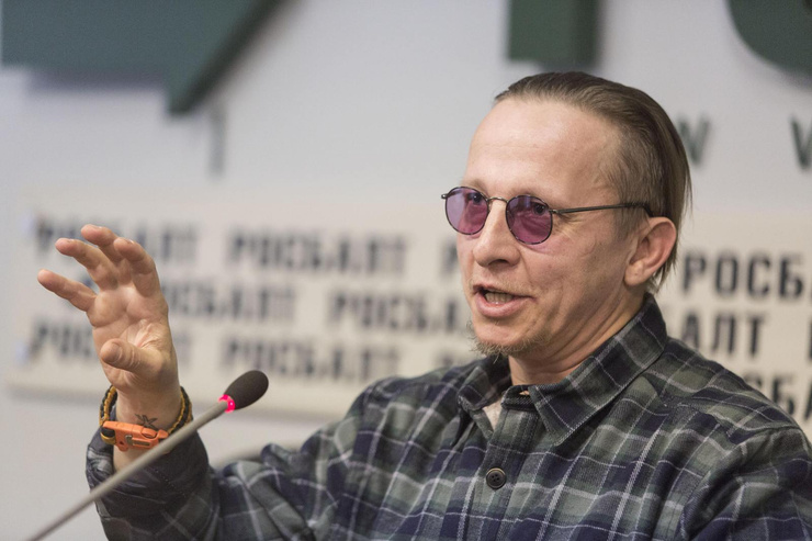 Актер высмеял тех, кто уехал из России Актер высмеял тех, кто уехал из России