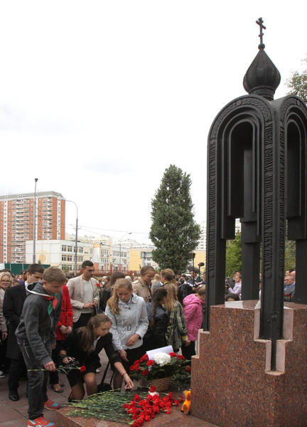 Сейчас на месте взрыва — мемориальная площадка с памятником