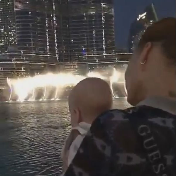 Мэрилин показала сыну поющие фонтаны Дубая