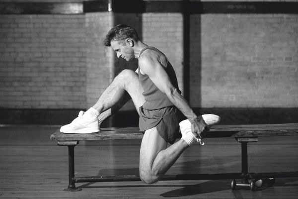 Этот снимок из серии «Тренировка» был сделан в старом спортзале в районе Ист-Сайд в Нью- Йорке для рекламы спортивного мужского парфюма в 1996 году