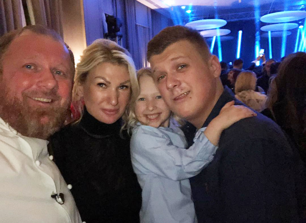 В браке с Марией у Кости родилось двое детей: сын Матвей и дочка Маруся В браке с Марией у Кости родилось двое детей: сын Матвей и дочка Маруся
