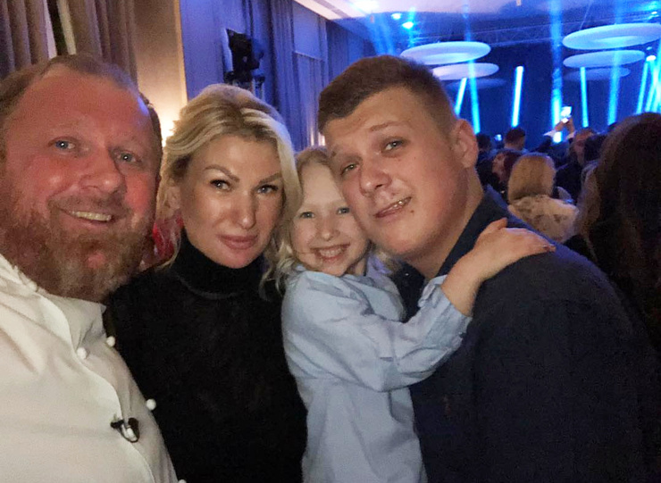 В браке с Марией у Кости родилось двое детей: сын Матвей и дочка Маруся