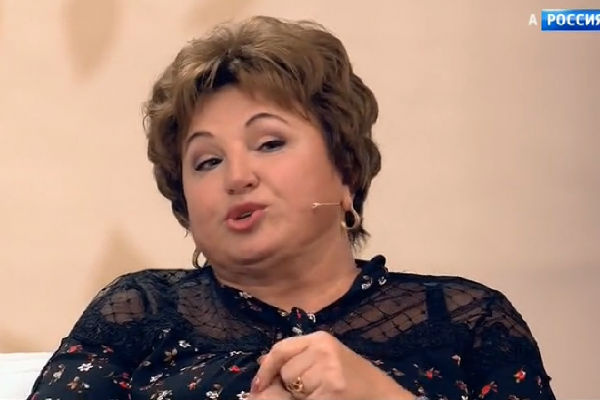 Актриса с ностальгией вспоминает первым роман Актриса с ностальгией вспоминает первым роман