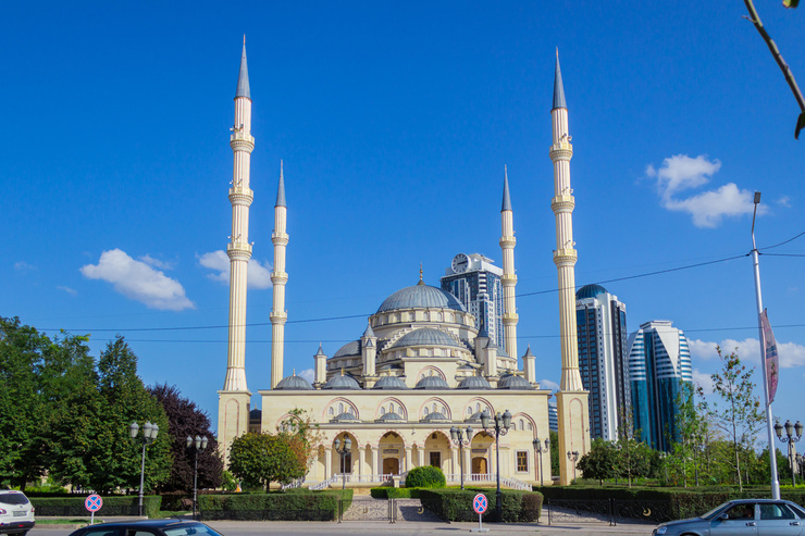 При Кадырове в Грозном открылась мечеть «Сердце Чечни»