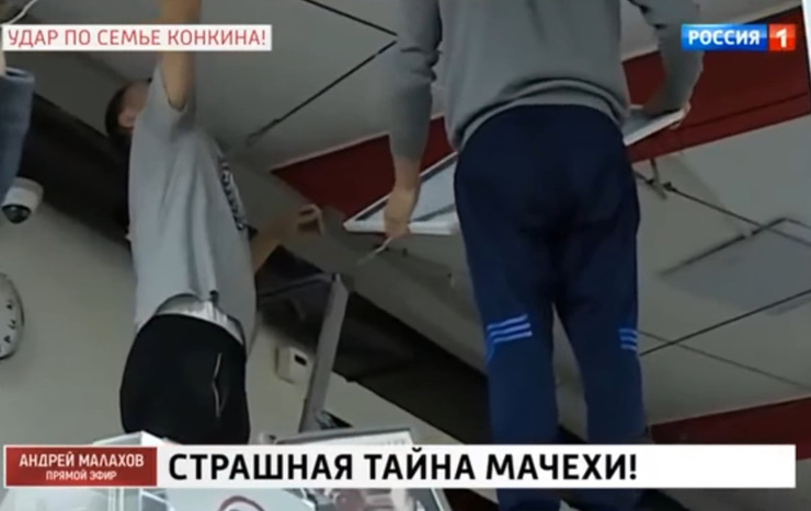 Журналисты засняли, как в фитнес-клубе меняли проводку