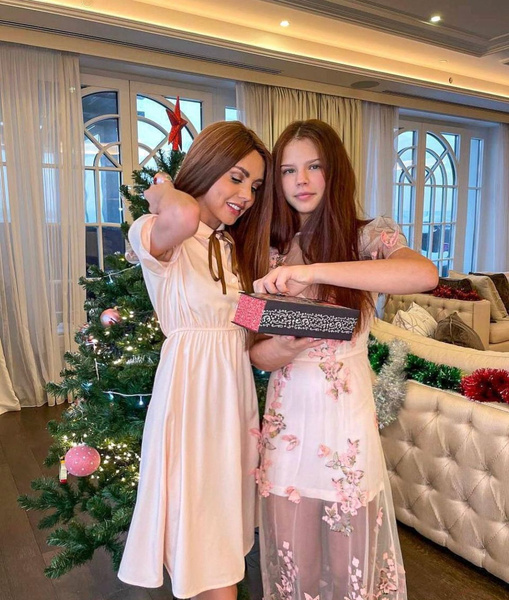 Alexandra has a younger sister Masha