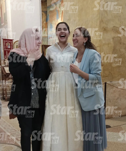 Невеста с сестрами