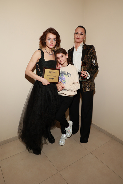 Singer Slava with daughters Sasha and Tonya
