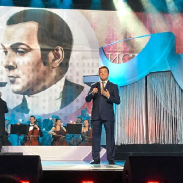 Иосиф Кобзон на концерте к 75-летию Муслима Магомаева