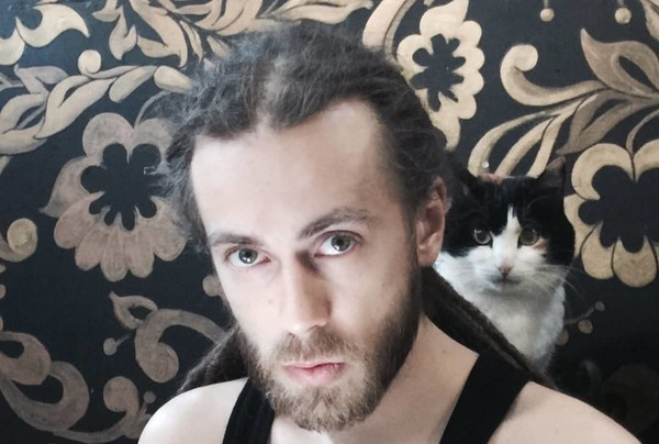 Децл стал независимым артистом в 2004 году Децл стал независимым артистом в 2004 году