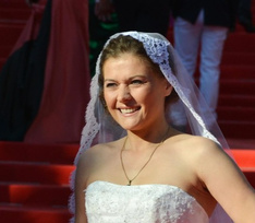 Мария Голубкина: «Судя по кольцам на обеих руках, я вышла замуж и уже развелась»