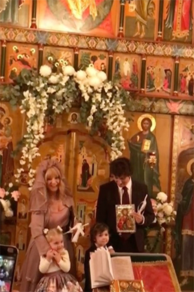 Первыми Аллу Пугачеву и Максима Галкина с венчанием поздравили их дети