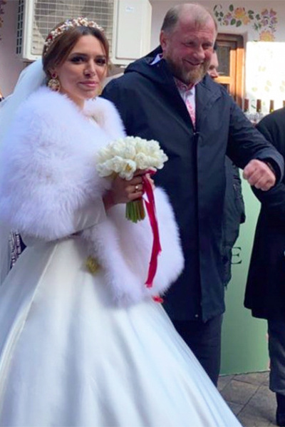 Влюбленные расписались в Грибоедовском загсе Москвы, а свадьбу сыграли на родине невесты