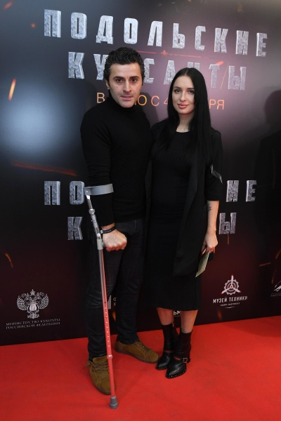 Джаник Файзиев с Ивановой и Муцениеце в одиночестве: звезды на премьере фильма в Москве