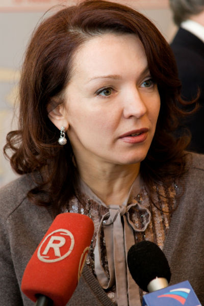 Лариса Белоброва не комментирует слухи о любовнице мужа