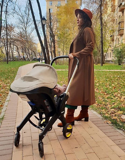Наталия Медведева опубликовала в соцсети фото с коляской