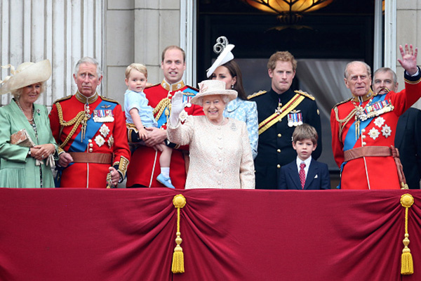 Британцы надеются, что королева совсем скоро сможет их поприветствовать со знаменитого балкона