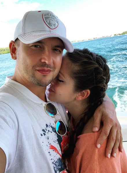 Поначалу муж Нюши конфликтовал с ее отцом Поначалу муж Нюши конфликтовал с ее отцом