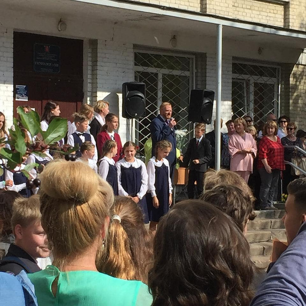 Милонов выступил с речью в День знаний Милонов выступил с речью в День знаний