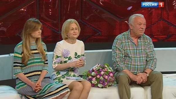 Дарья Донцова с мужем и дочерью